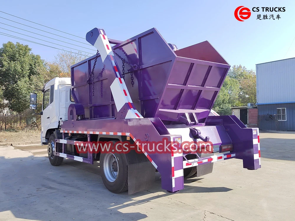 Swing arm garbage collection truck Swing arm garbage collection truck