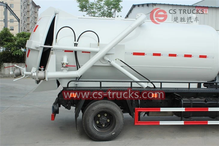 Isuzu 4 cbm vacuum tank truck08