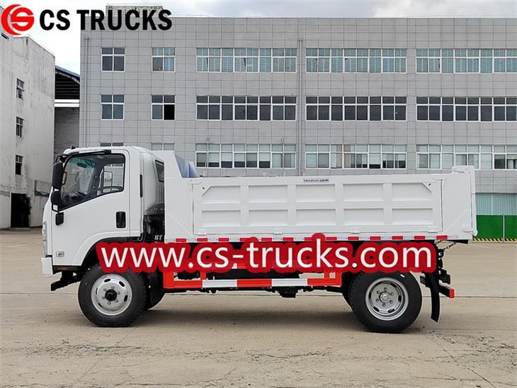 Isuzu 4x4 garbage dump truck