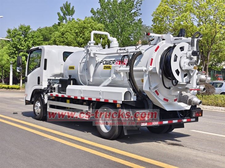ISUZU light combined sewer cleaner