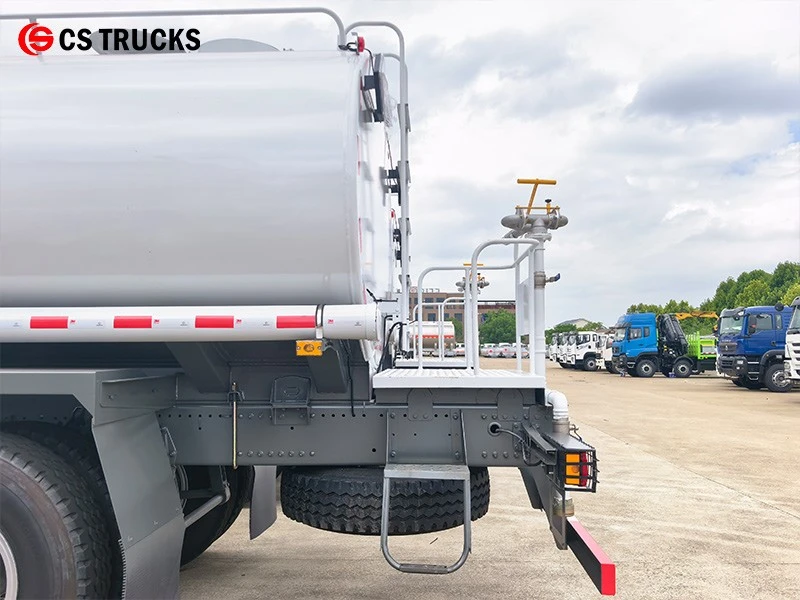 HOWO Water Sprinkler Truck Rear Operation Platform With Handrail & Ladder HOWO Water Sprinkler Truck Rear Operation Platform With Handrail & Ladder