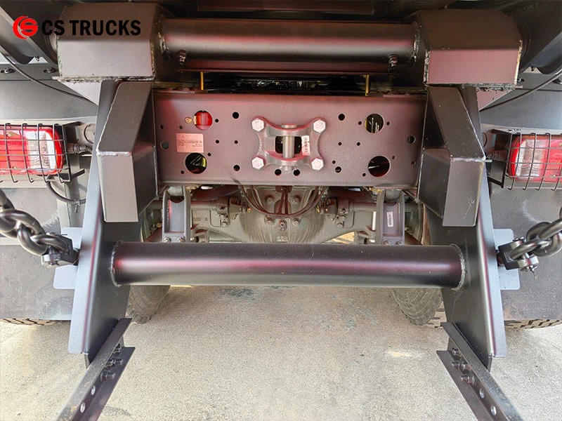 HOWO Dumpster Hauling Truck Towing Device HOWO Dumpster Hauling Truck Towing Device