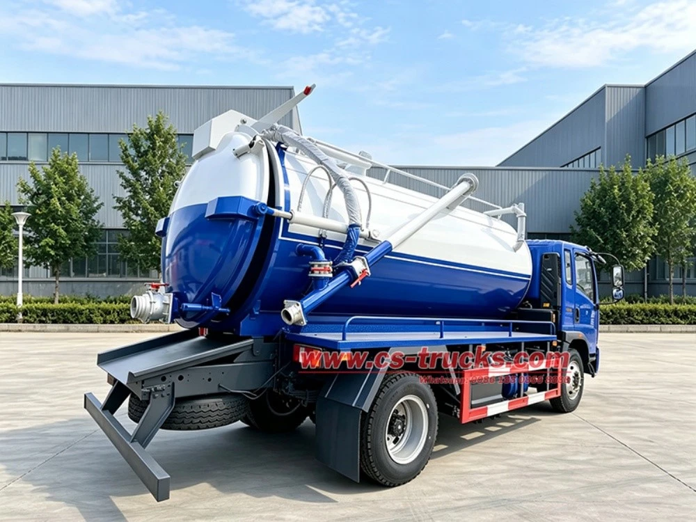 Rear right view of HOWO 168hp 12000l 4x2 sludge removal suction truck Rear right view of HOWO 168hp 12000l 4x2 sludge removal suction truck
