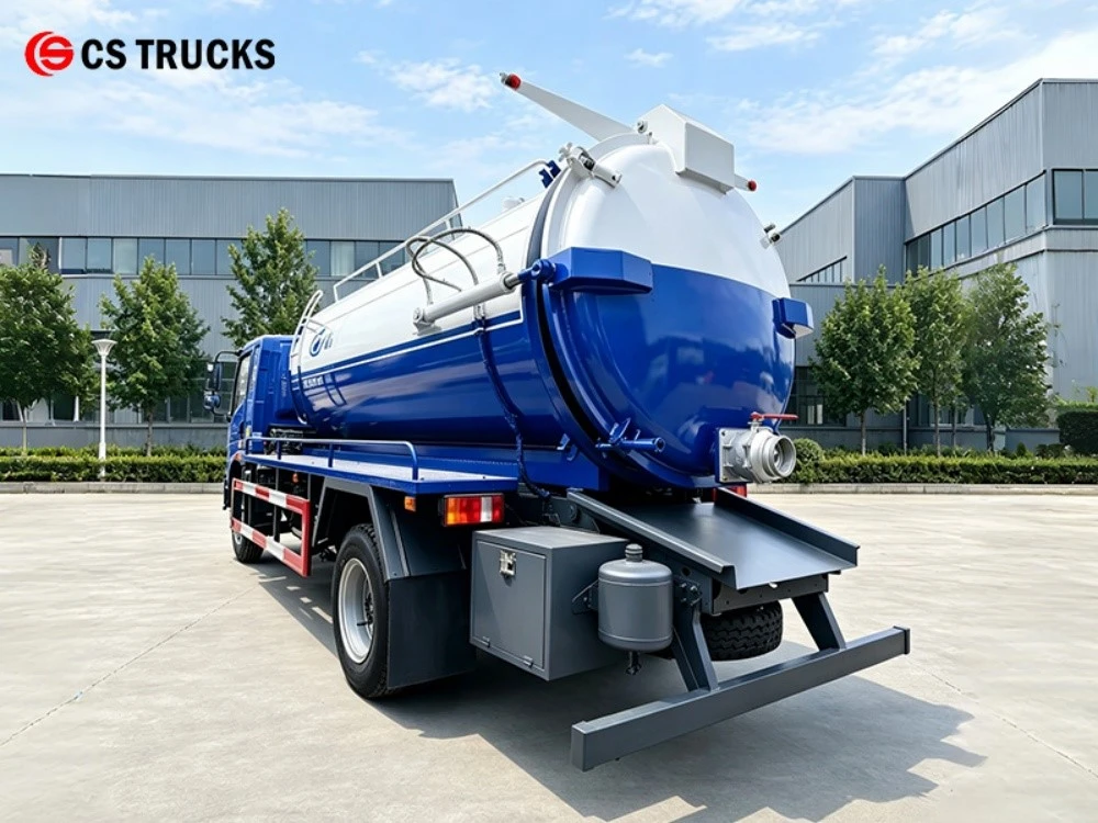 Rear left view of HOWO 168hp 12000l 4x2 septic vacuum pump truck Rear left view of HOWO 168hp 12000l 4x2 septic vacuum pump truck